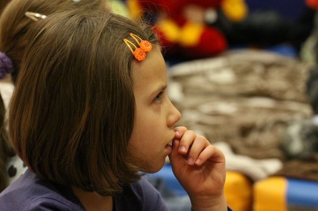 Gimnazjaliści z 9 czytali bajki (zdjęcia)