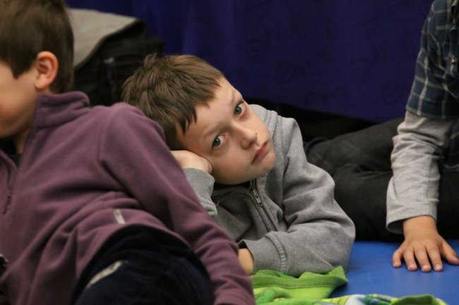 Gimnazjaliści z 9 czytali bajki (zdjęcia)