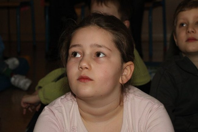 Gimnazjaliści z 9 czytali bajki (zdjęcia)