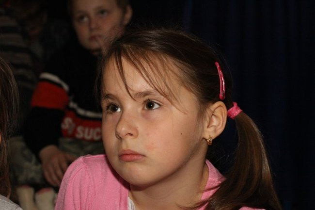 Gimnazjaliści z 9 czytali bajki (zdjęcia)