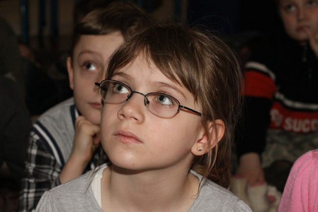 Gimnazjaliści z 9 czytali bajki (zdjęcia)