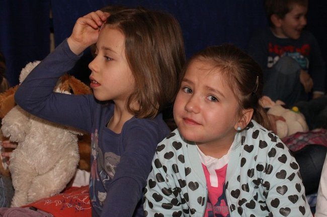 Gimnazjaliści z 9 czytali bajki (zdjęcia)