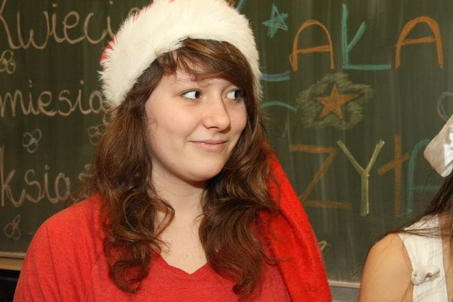 Gimnazjaliści z 9 czytali bajki (zdjęcia)