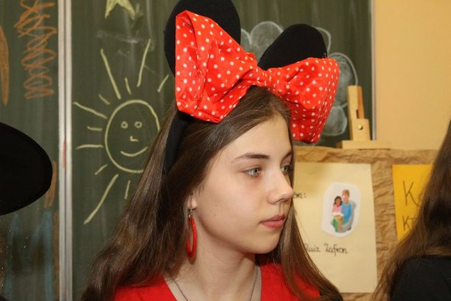 Gimnazjaliści z 9 czytali bajki (zdjęcia)