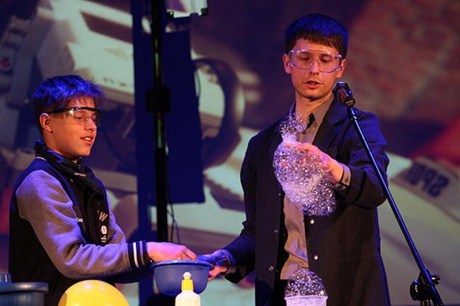 Poznają nowe technologie (zdjęcia/video)