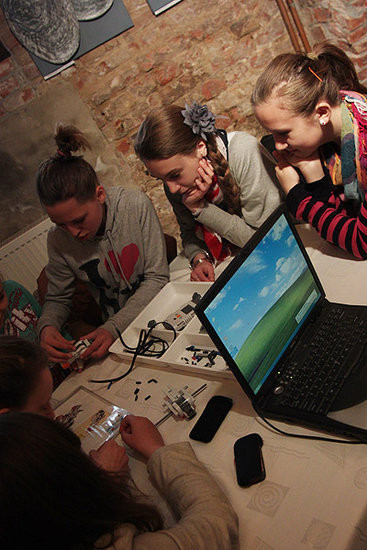 Poznają nowe technologie (zdjęcia/video)