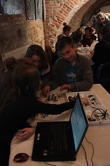 Poznają nowe technologie (zdjęcia/video)