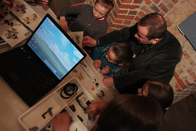 Poznają nowe technologie (zdjęcia/video)