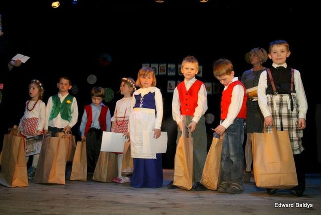 Przedszkolaki na ludowo (zdjęcia)
