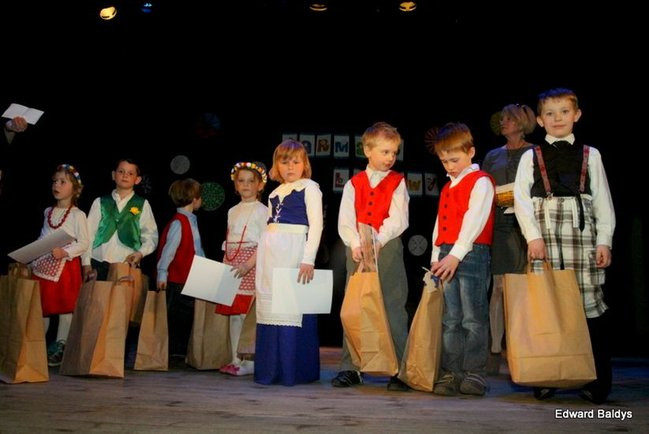 Przedszkolaki na ludowo (zdjęcia)
