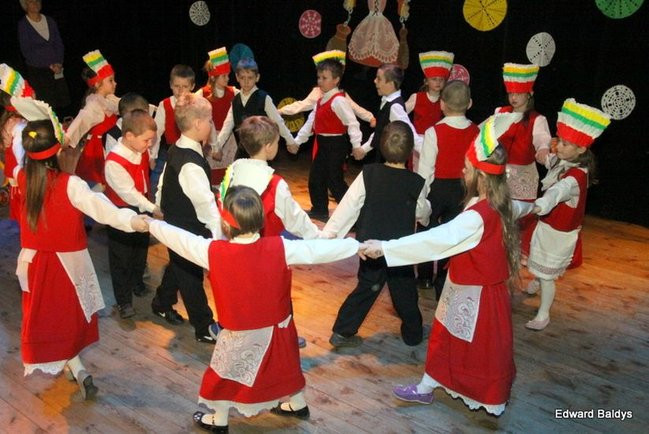 Przedszkolaki na ludowo (zdjęcia)