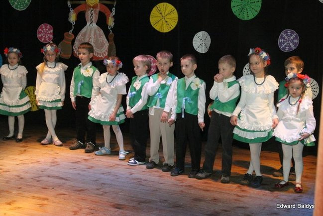Przedszkolaki na ludowo (zdjęcia)
