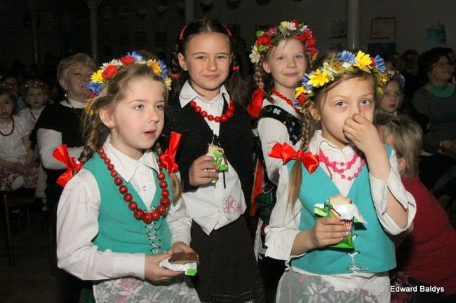 Przedszkolaki na ludowo (zdjęcia)