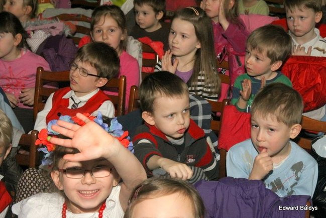 Przedszkolaki na ludowo (zdjęcia)