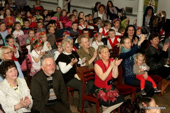 Przedszkolaki na ludowo (zdjęcia)