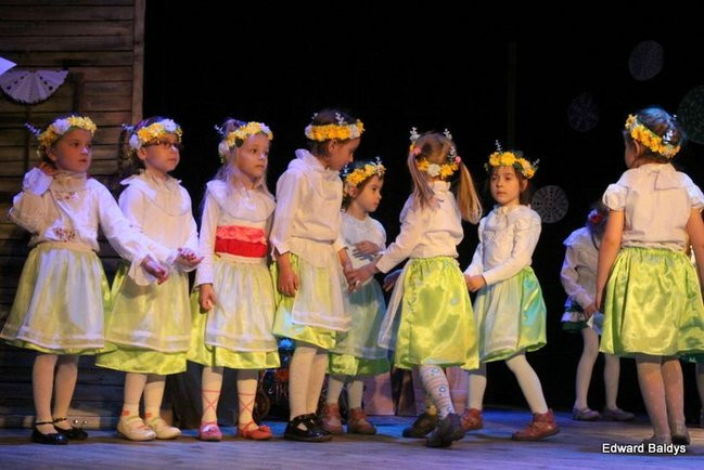 Przedszkolaki na ludowo (zdjęcia)