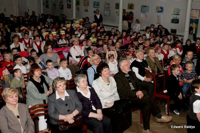 Przedszkolaki na ludowo (zdjęcia)