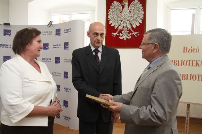 Liść miłorzębu wręczony (zdjęcia)