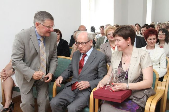 Liść miłorzębu wręczony (zdjęcia)