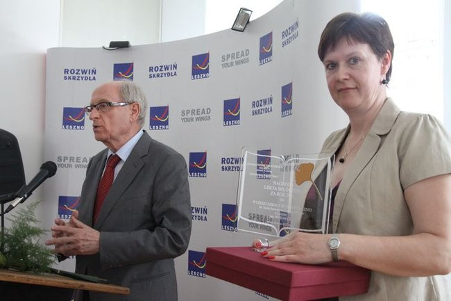 Liść miłorzębu wręczony (zdjęcia)