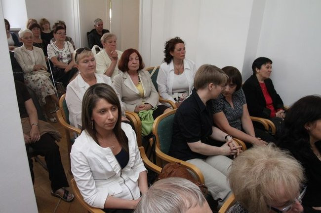 Liść miłorzębu wręczony (zdjęcia)