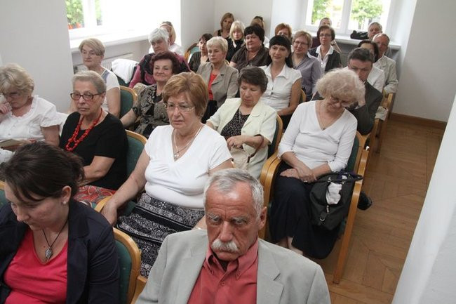 Liść miłorzębu wręczony (zdjęcia)