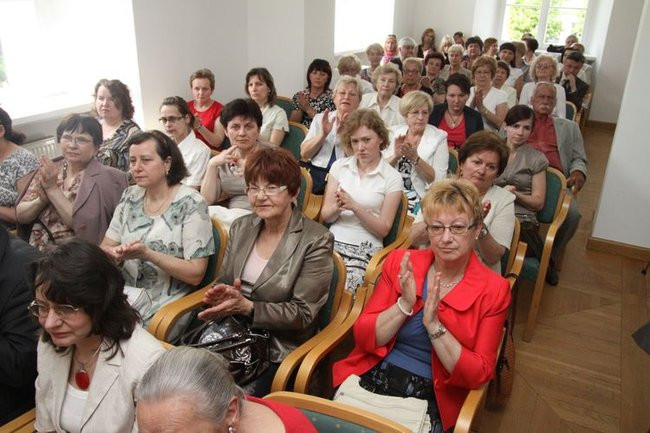 Liść miłorzębu wręczony (zdjęcia)