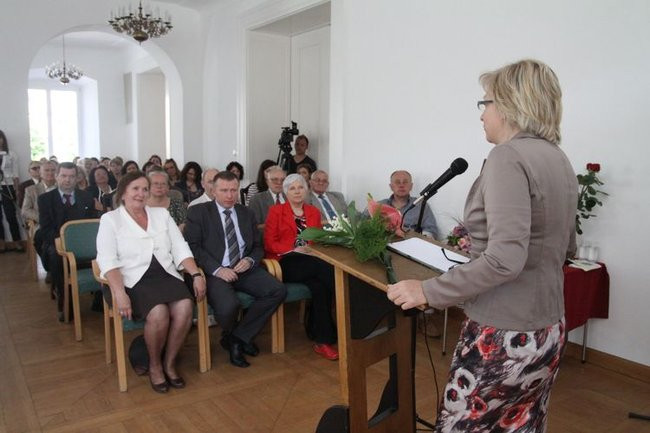 Liść miłorzębu wręczony (zdjęcia)