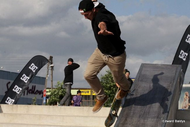 Na ziemi i w powietrzu (zdjęcia i filmy)