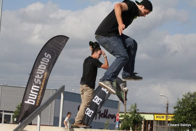 Na ziemi i w powietrzu (zdjęcia i filmy)