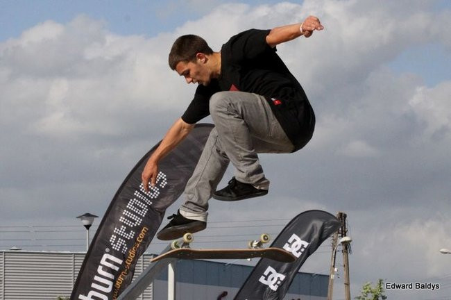 Na ziemi i w powietrzu (zdjęcia i filmy)