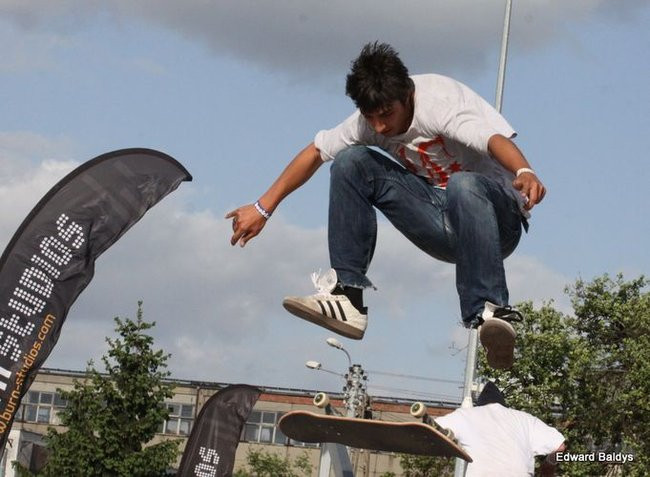 Na ziemi i w powietrzu (zdjęcia i filmy)