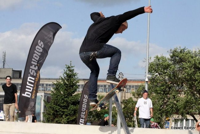 Na ziemi i w powietrzu (zdjęcia i filmy)