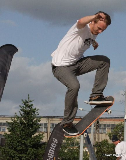 Na ziemi i w powietrzu (zdjęcia i filmy)