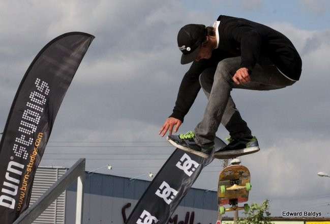 Na ziemi i w powietrzu (zdjęcia i filmy)