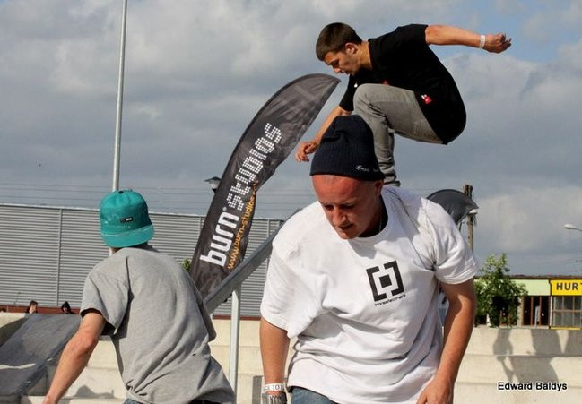 Na ziemi i w powietrzu (zdjęcia i filmy)