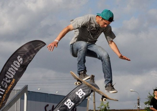 Na ziemi i w powietrzu (zdjęcia i filmy)