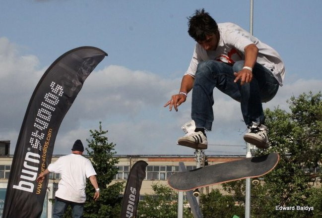 Na ziemi i w powietrzu (zdjęcia i filmy)