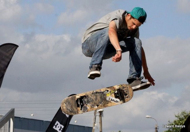 Na ziemi i w powietrzu (zdjęcia i filmy)