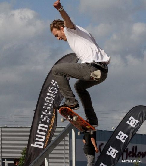 Na ziemi i w powietrzu (zdjęcia i filmy)