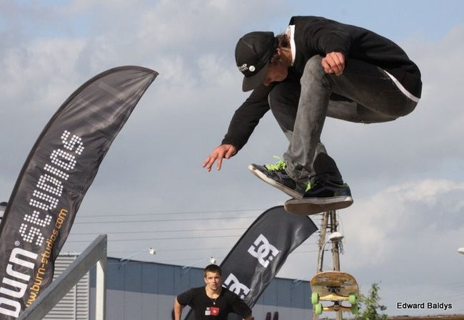 Na ziemi i w powietrzu (zdjęcia i filmy)