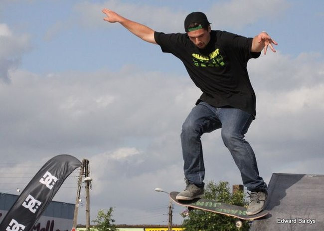 Na ziemi i w powietrzu (zdjęcia i filmy)