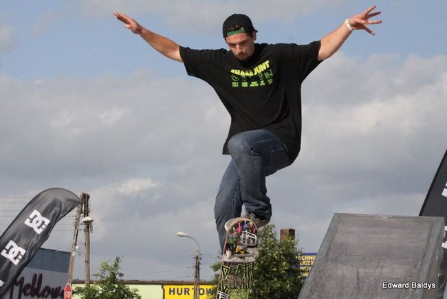 Na ziemi i w powietrzu (zdjęcia i filmy)