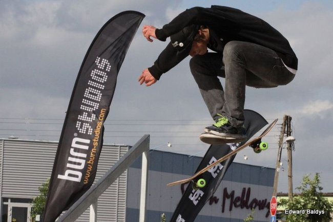 Na ziemi i w powietrzu (zdjęcia i filmy)