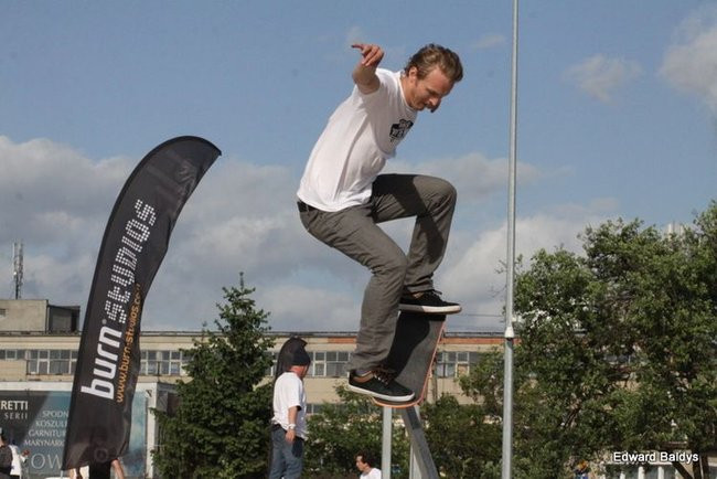 Na ziemi i w powietrzu (zdjęcia i filmy)