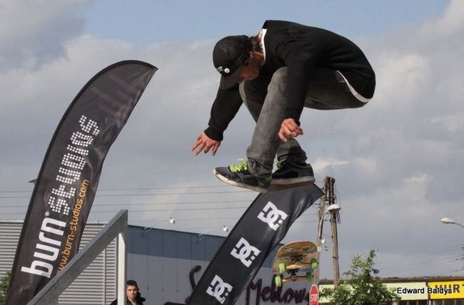 Na ziemi i w powietrzu (zdjęcia i filmy)