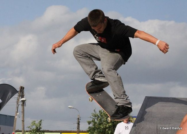 Na ziemi i w powietrzu (zdjęcia i filmy)