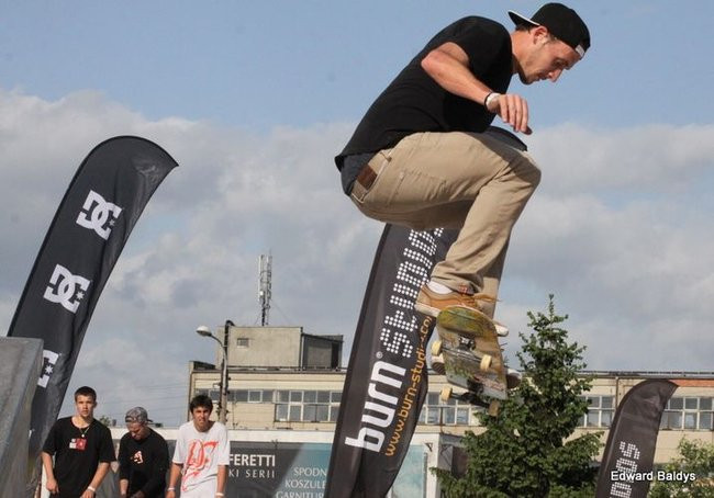 Na ziemi i w powietrzu (zdjęcia i filmy)