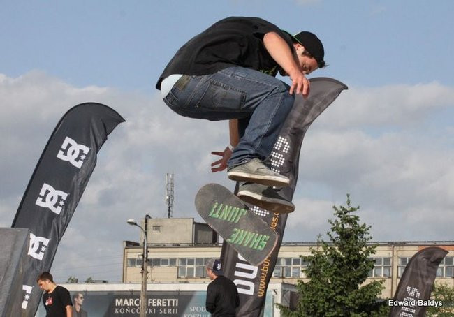 Na ziemi i w powietrzu (zdjęcia i filmy)