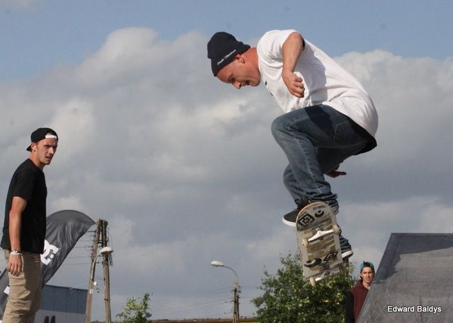 Na ziemi i w powietrzu (zdjęcia i filmy)